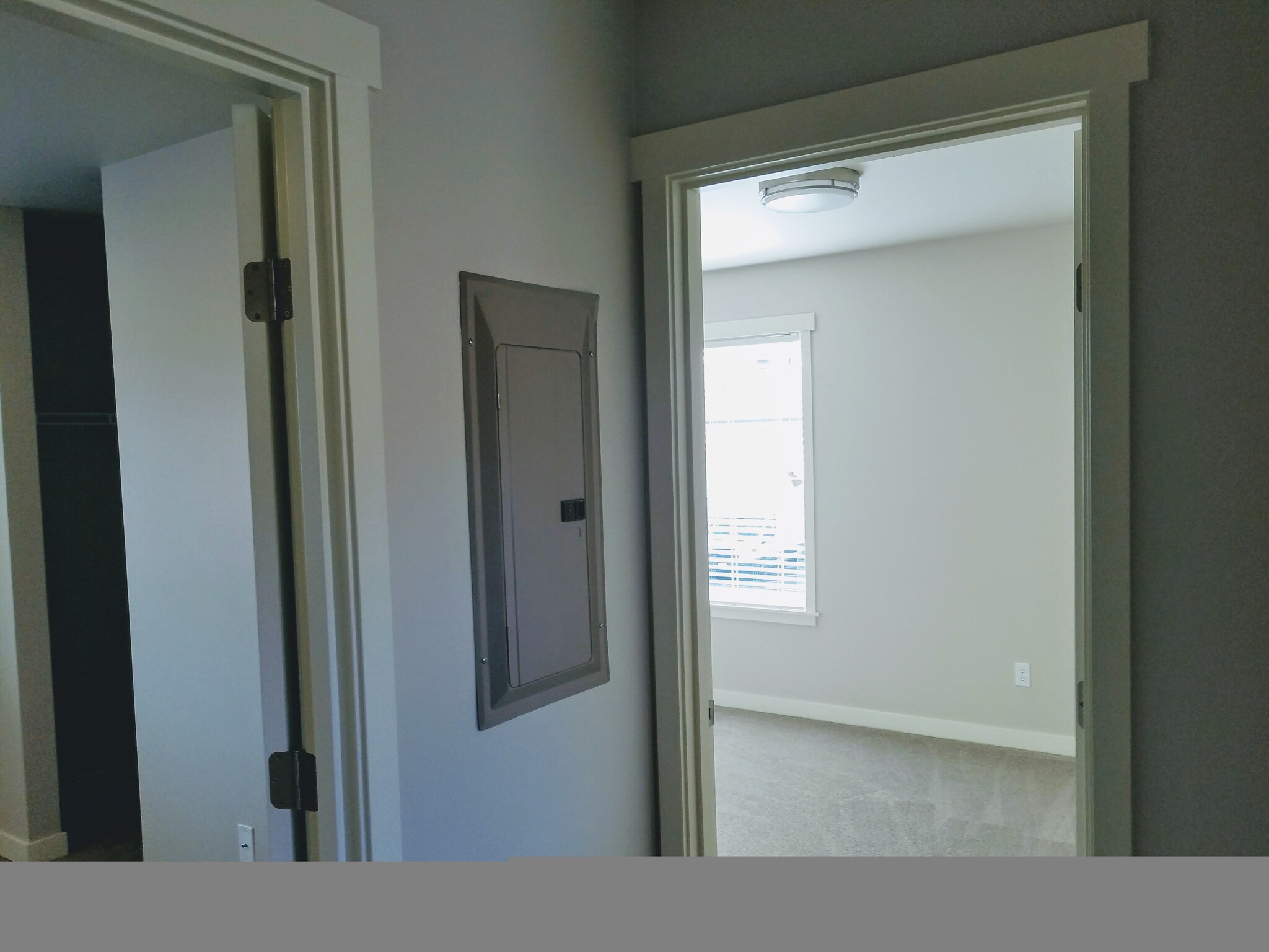 Building Photo - 104 N Anacortes St