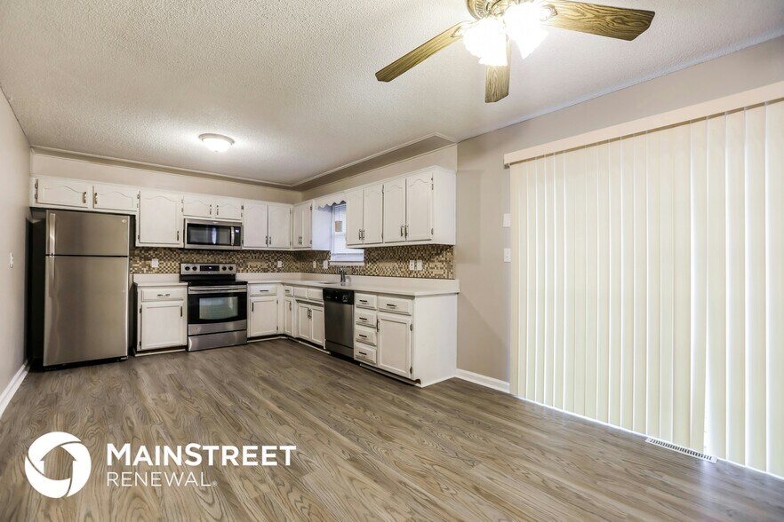 Building Photo - 11520 N Walnut St