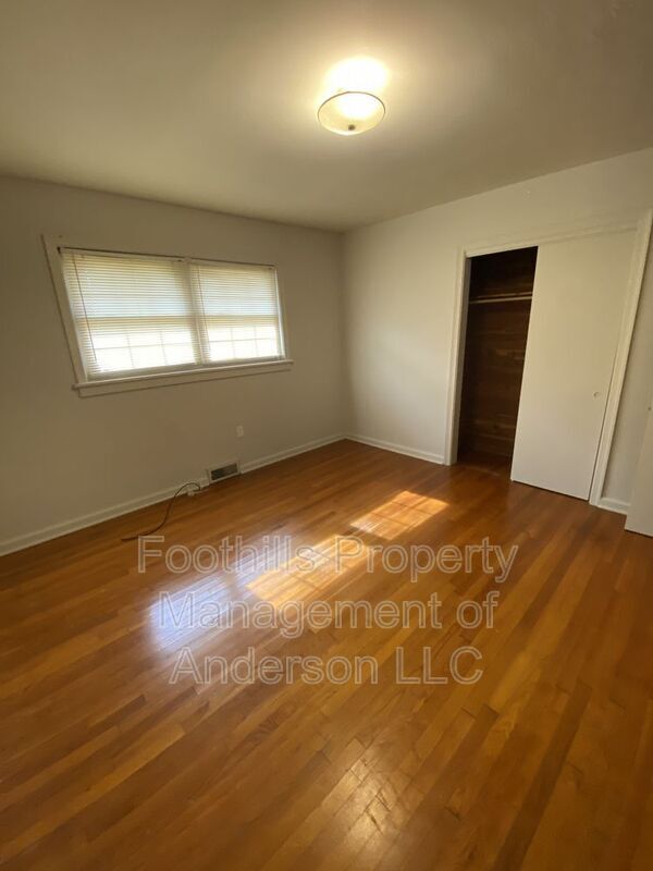 Building Photo - 401 Shannon Way