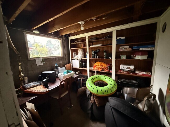 Building Photo - Beautiful home in York Neighborhood!