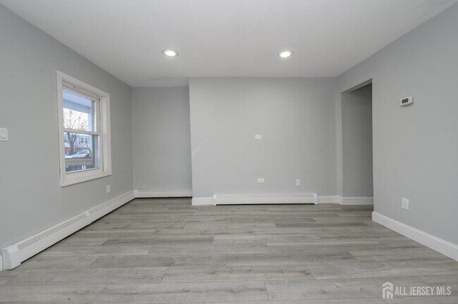 Building Photo - 408 David St