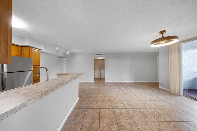 Building Photo - 941 Lyons Rd