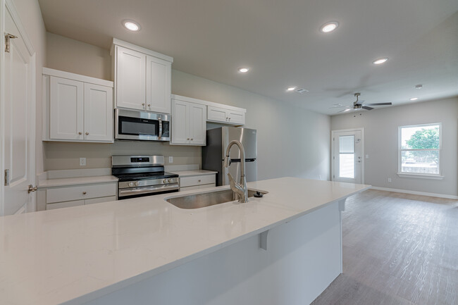 Building Photo - 1601 SW Poigai Wy