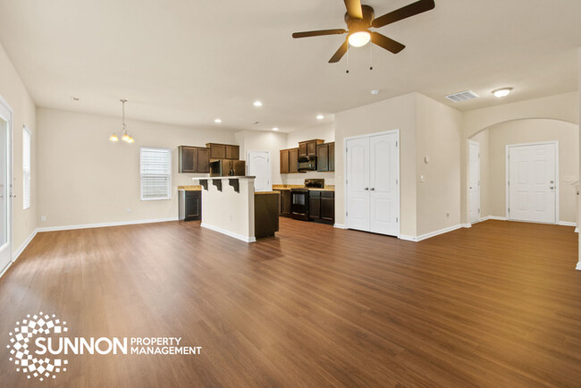 Building Photo - 3 Bed/2.5 Bath Home Close to Mountain Isla...