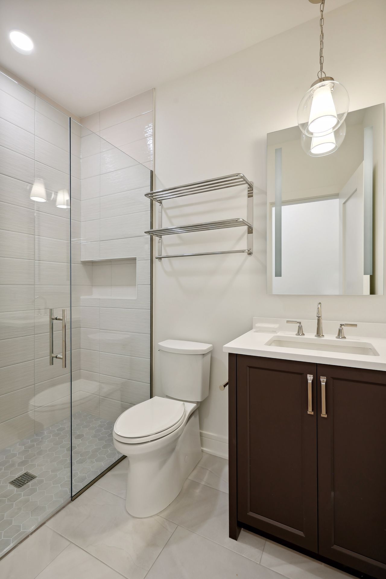 En-suite 3/4 bath in the third bedroom - 511 2nd St