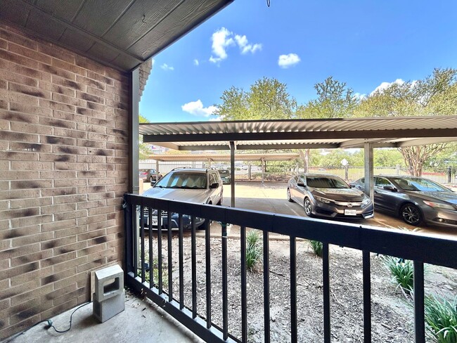 Building Photo - Welcoming 2-Bedroom, 2-Bath Home with Natu...