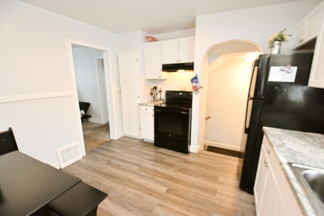 Building Photo - 3 bedroom home located 1 mile from the University of Notre Dame