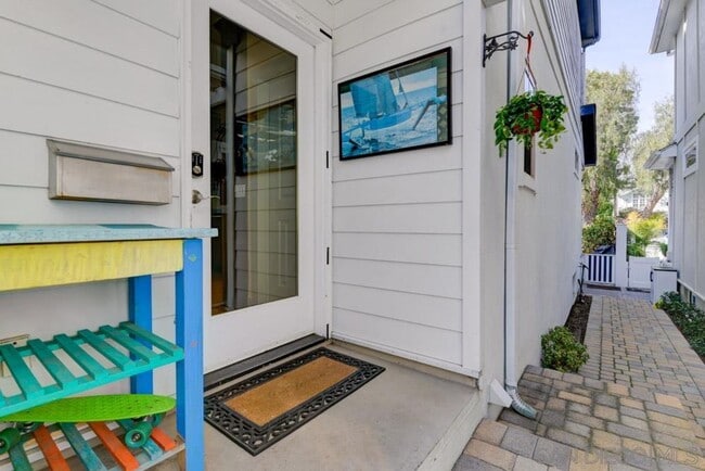 Building Photo - Long Term Furnished Rental available in Co...