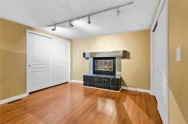 Building Photo - 2755 Janet St