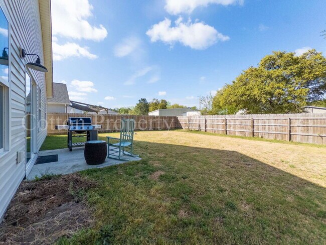 Building Photo - 3083 Day Dream Ln