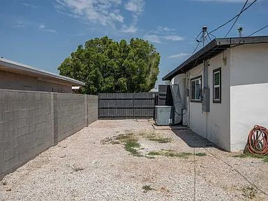 Building Photo - "Updated 3-Bedroom, 2-Bath SOLAR Home in Yuma"