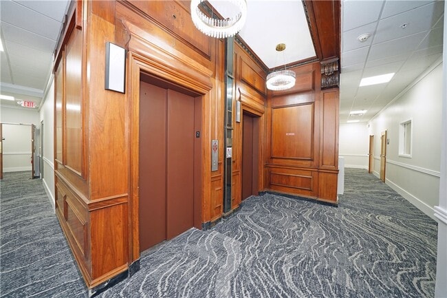 Building Photo - 184 N Main St