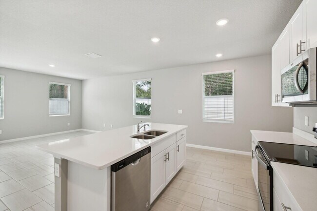 Building Photo - 423 Salisbury Cir