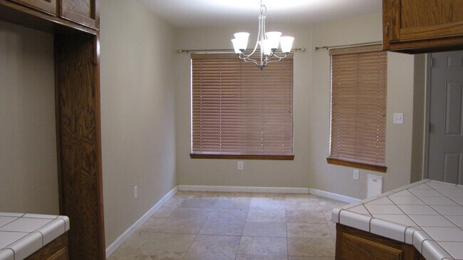Building Photo - Home for Rent with Solar North Bakersfield