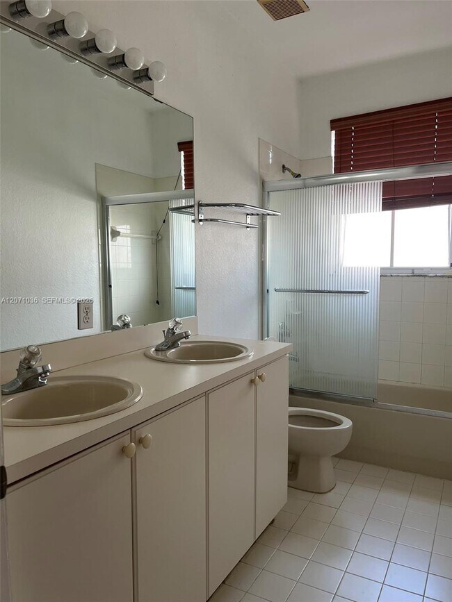 Building Photo - 10861 NW 85th Terrace