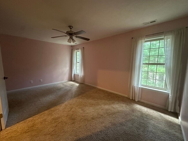Building Photo - Carolina Lakes Gated Community!!