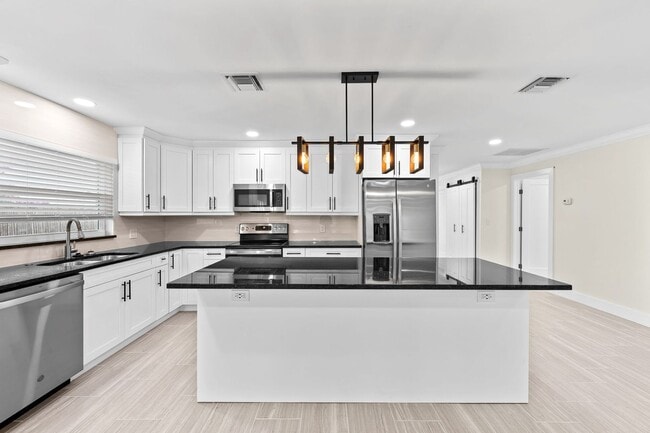 Building Photo - Naples Park - 3 Bedroom, 2 Bathroom - Annual Rental