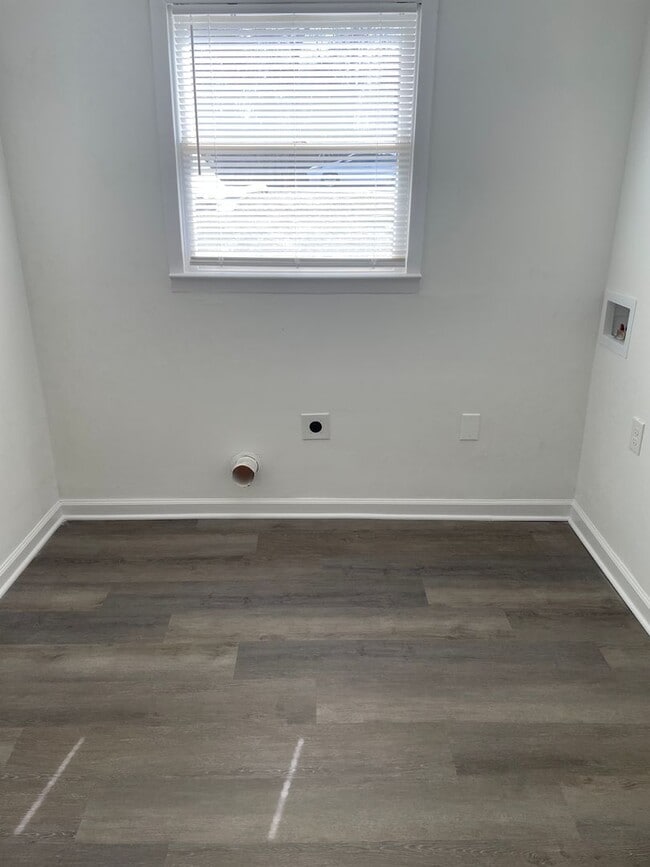 Building Photo - 1892 Ebert Rd