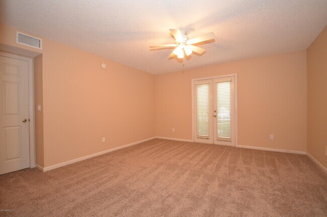 Building Photo - 13715 Richmond Park Dr N