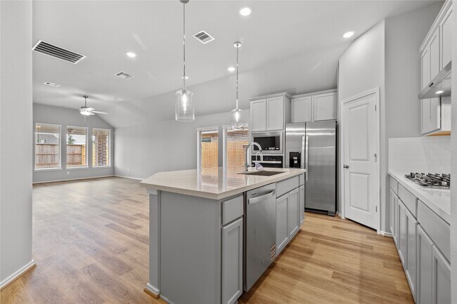 Building Photo - 10414 Starfire Yellow Dr