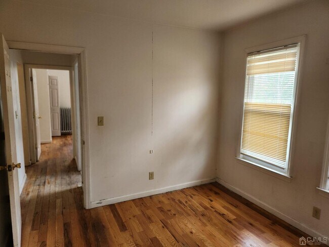 Building Photo - 68 Llewellyn Ave