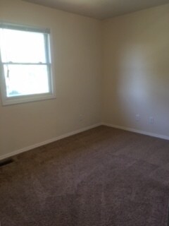 Building Photo - Spacious 3 bedroom Townhome