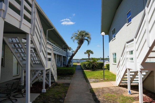 Building Photo - 726 Eglin Pkwy NE