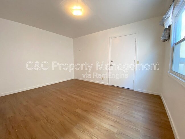 Building Photo - 554 Lighthouse Ave