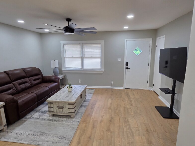Building Photo - 3410 Lancing Ct