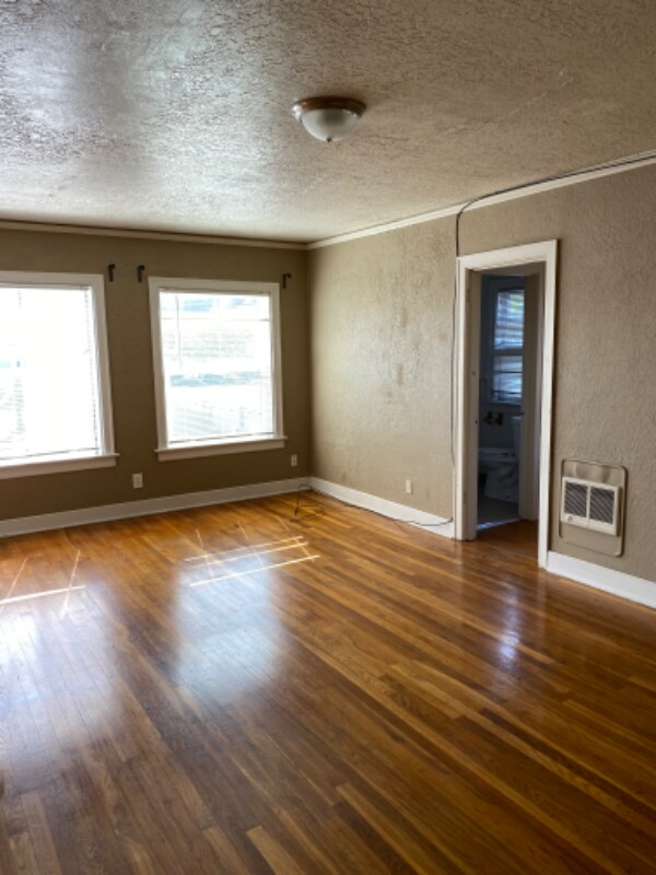 Building Photo - 203 NE Birch St