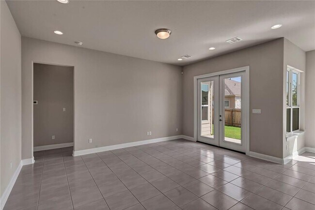 Building Photo - 3901 Tavarez St