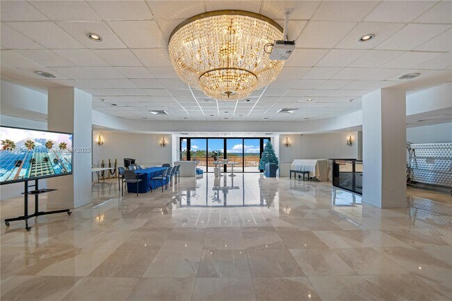 Building Photo - 5555 Collins Ave