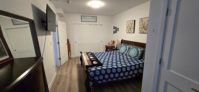 Building Photo - 1133 N Shore Rd