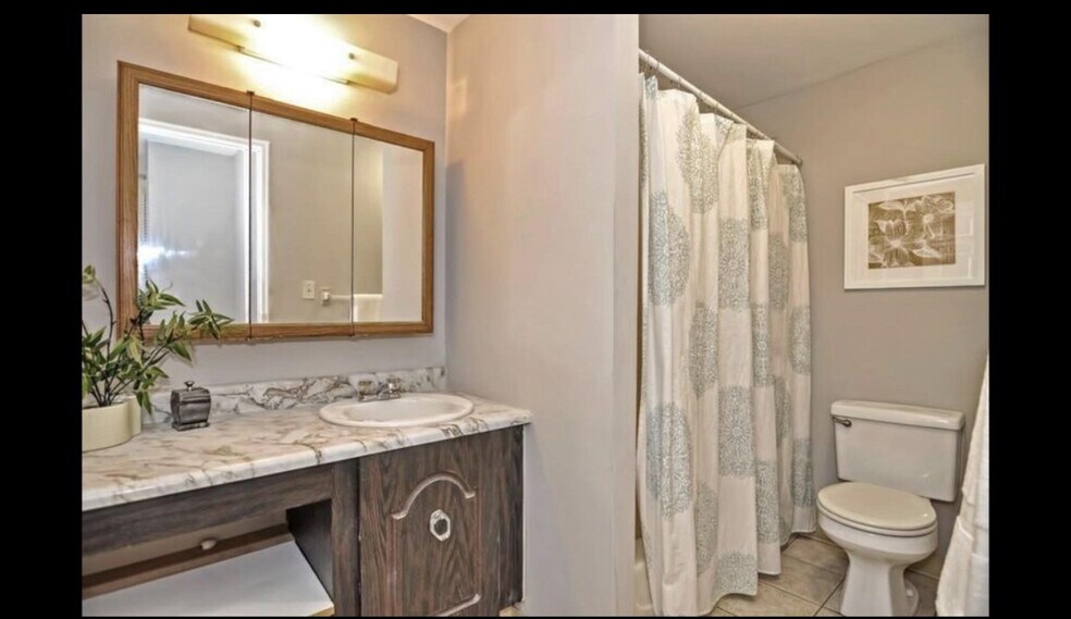 Building Photo - 688 Boston Post Rd E