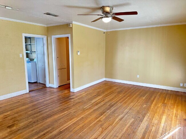 Building Photo - Character, Comfort & Convenience in Tech T...