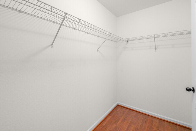 Building Photo - 558 Calen Ln