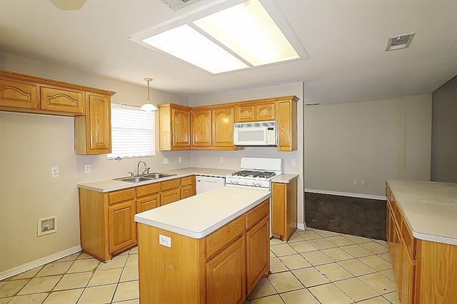 Building Photo - 6209 Donna Dr