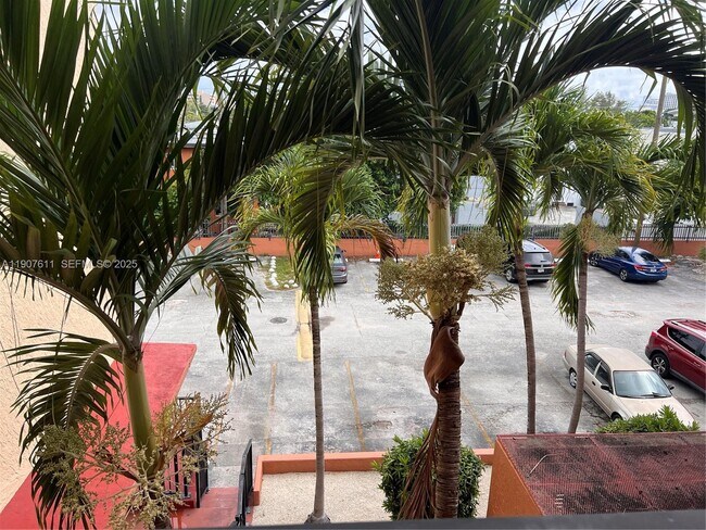 Building Photo - 677 SW 9th Ave