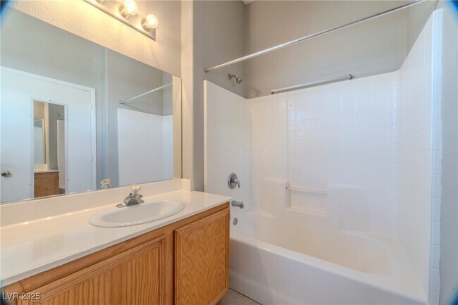 Building Photo - 2804 W Agate Ave