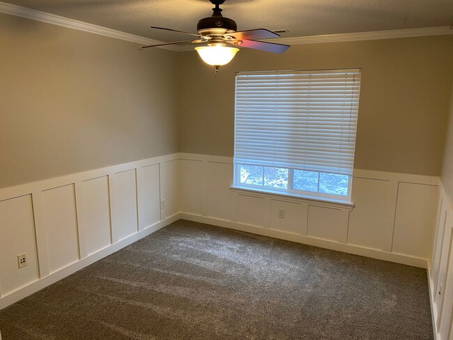 Building Photo - Nice home in great location