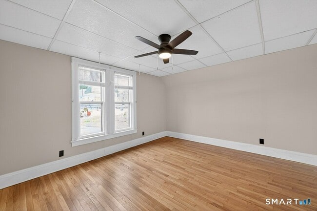 Building Photo - 164 W Main St