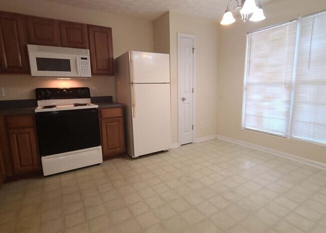 Building Photo - 2103 Grove Way