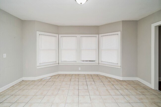 Building Photo - Beautifully Renovated Hueytown Gem – Spacious, Stylish & Move-In Ready!