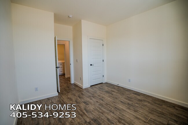 Building Photo - 2103 Kalidy Dr