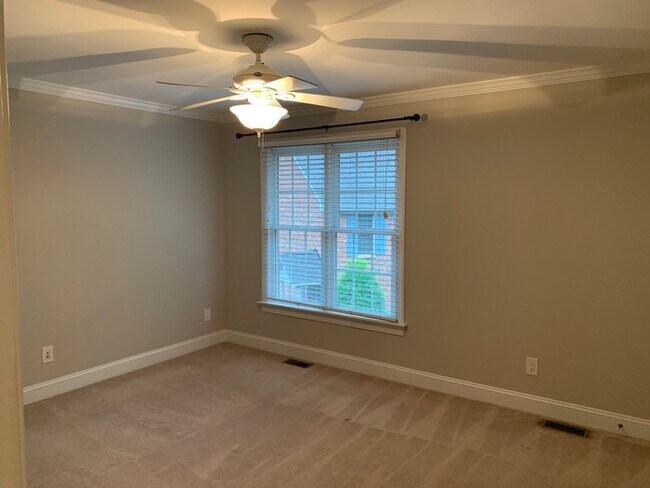 Building Photo - Elegant Townhome between Oakwood and Mordecai