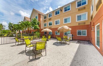Building Photo - Furnished Studio-Miami - Airport - Miami Springs