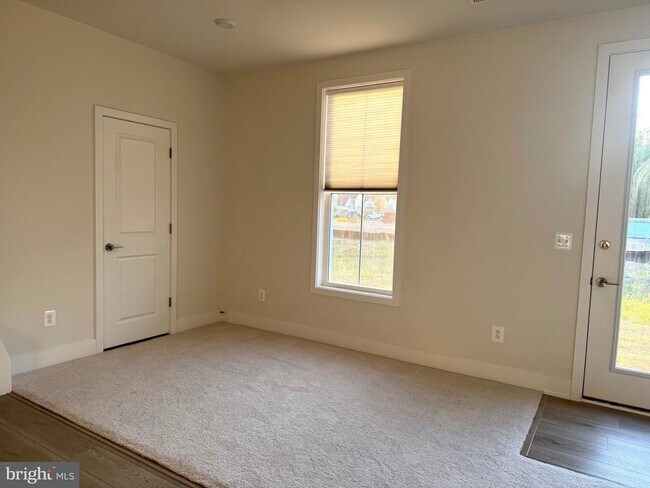 Building Photo - 120 Galaxy Pl