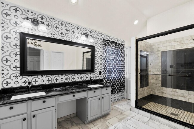 Building Photo - 2028 Austin Dr