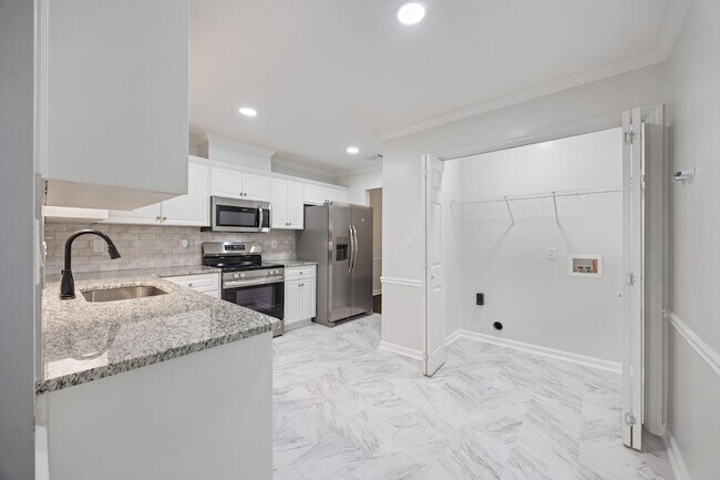 Building Photo - 638 Goodale Ln