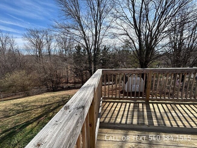 Building Photo - 449 Missimer Ln